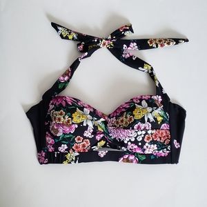 Kenneth Cole Reaction NWT  Halter Twist Swim Top